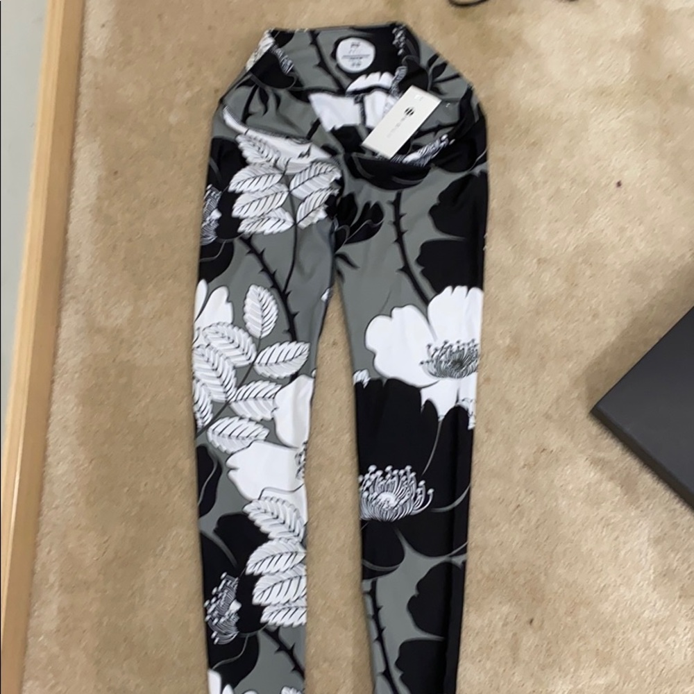 Noli yoga pants size medium